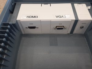 Boitier de sol technique Legrand avec plastron HDMI, VGA et Jack